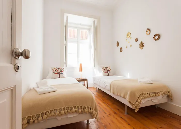 Tejo Vintage Three-bedroom - By Lu Holidays *