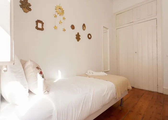 Tejo Vintage Three-bedroom - By Lu Holidays Apartment Lissabon