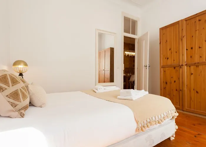 Apartment Tejo Vintage Three-bedroom - By Lu Holidays *